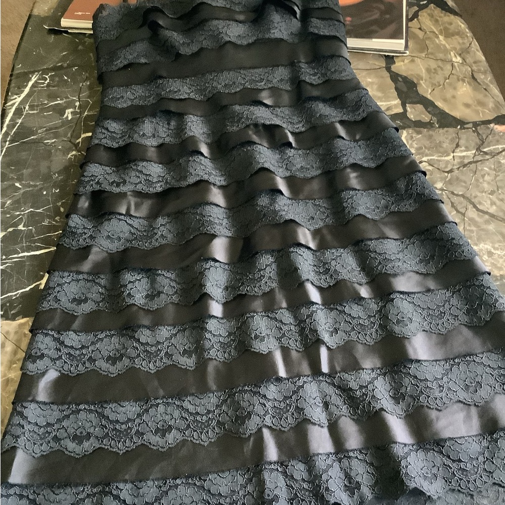 Tadashi Shoji spaghetti strap black lace & satin tiered knee length dress sz 8